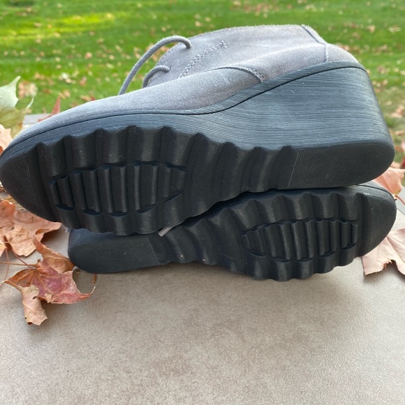 White Mountain Kahlua Grey Suede Lace Wedge Bootie, size 7M - Picture 4 of 5